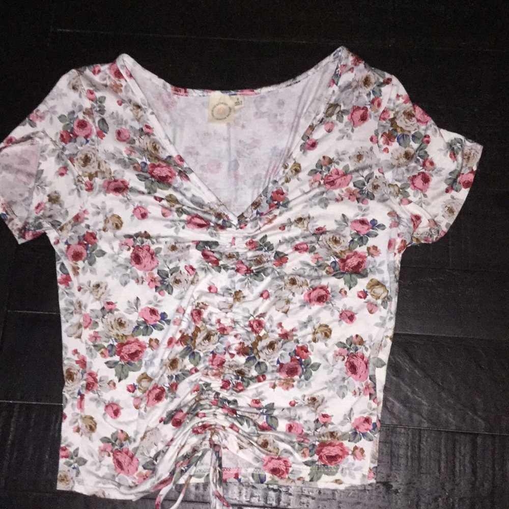 Tightening rose patterned shirt